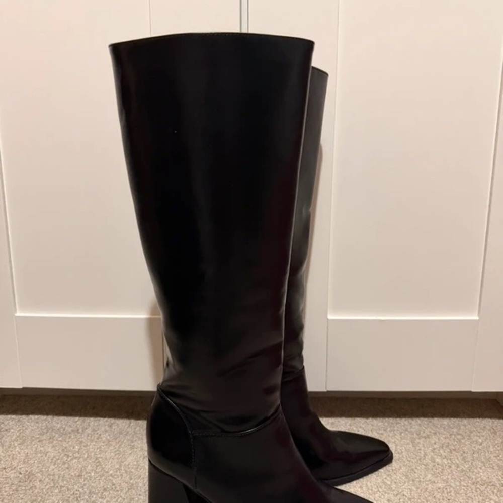 Sleek Black Women's Heeled Boots